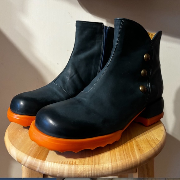 Fluevog Unity Penney denim blue real leather ankle boots with buttons NWT - Picture 3 of 13